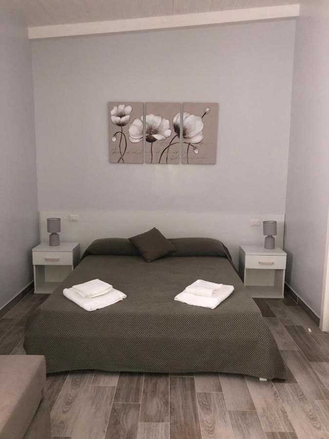 B&B Vittorio Emanuele 시로마리나 외부 사진