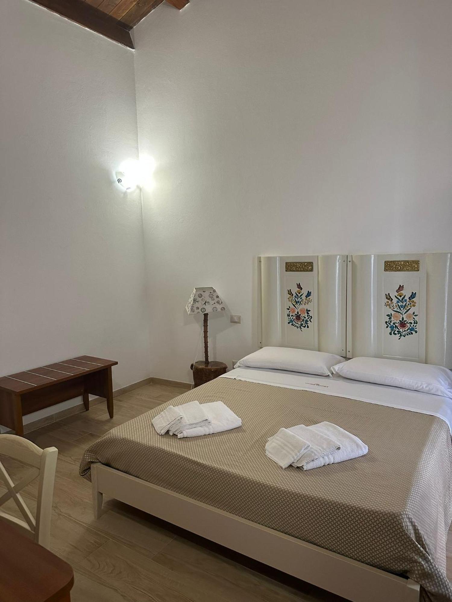 B&B Vittorio Emanuele 시로마리나 외부 사진
