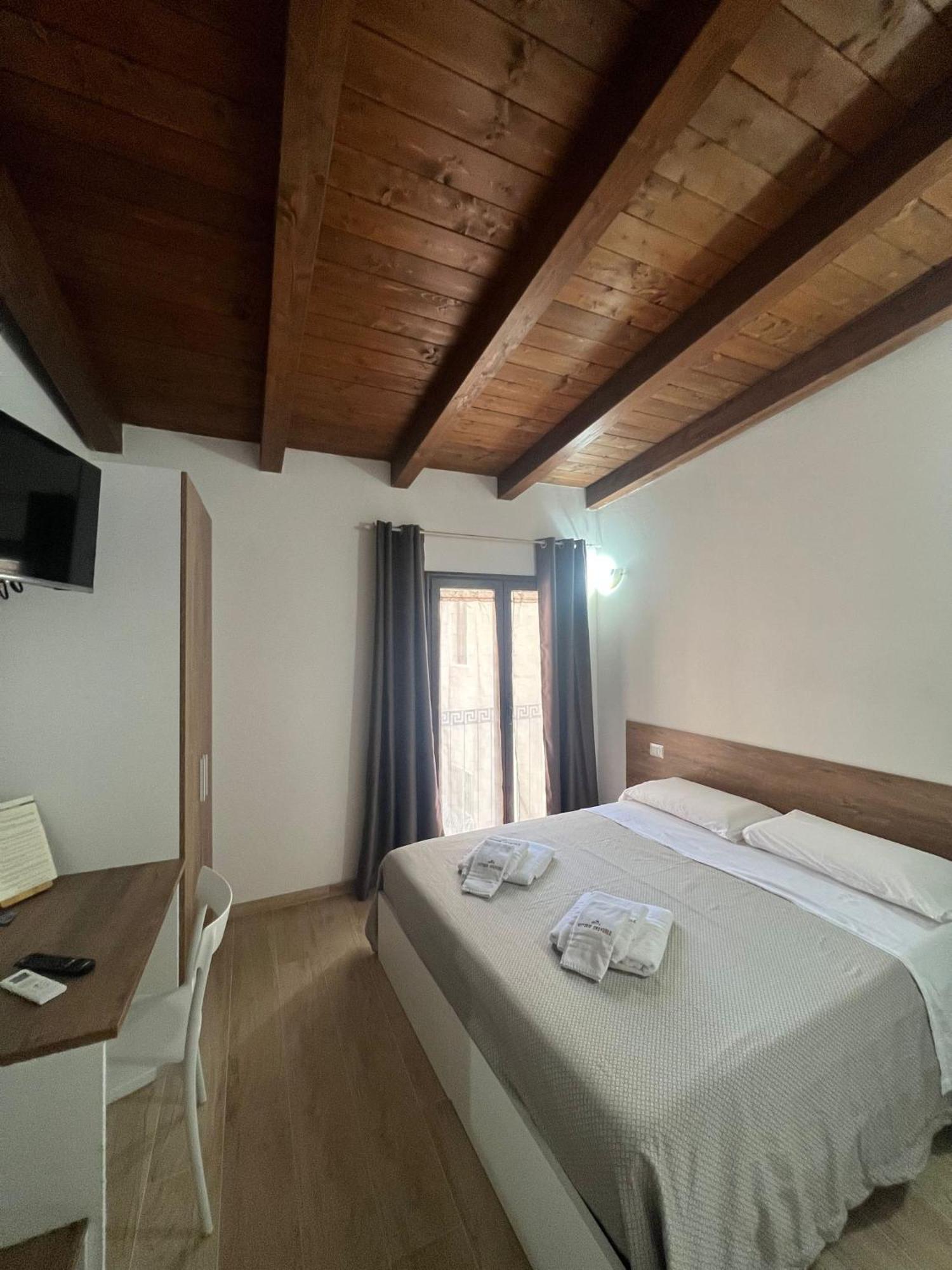 B&B Vittorio Emanuele 시로마리나 외부 사진