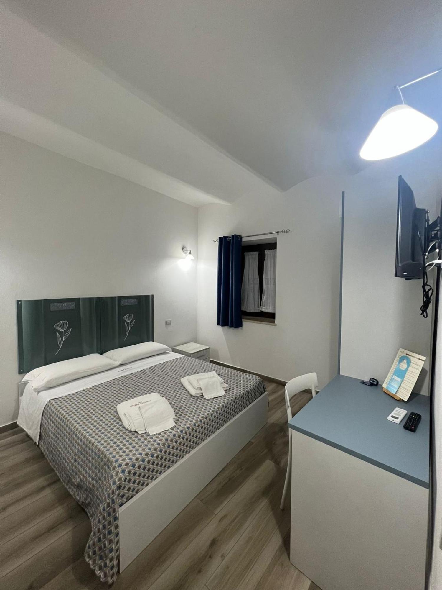 B&B Vittorio Emanuele 시로마리나 외부 사진