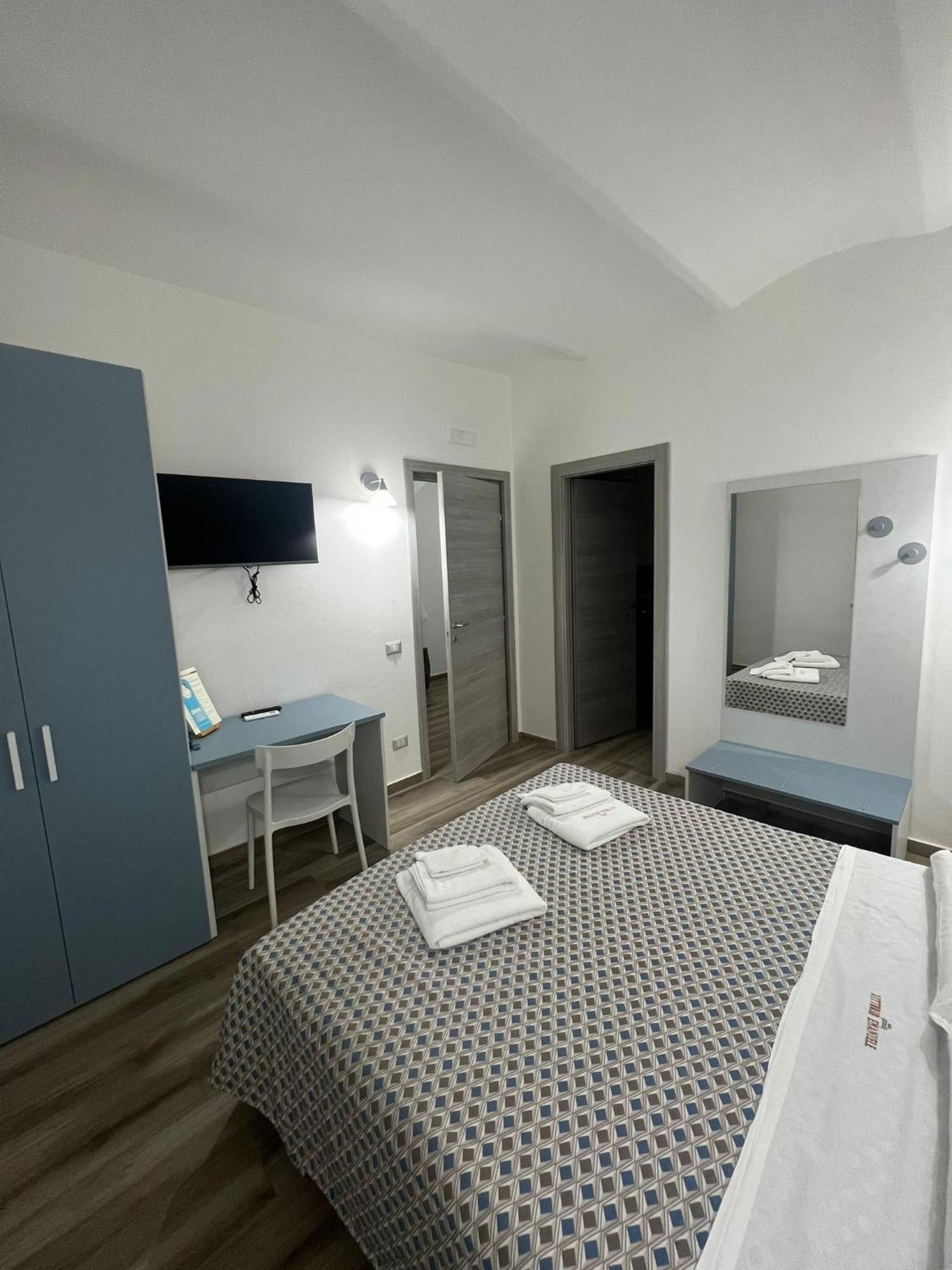 B&B Vittorio Emanuele 시로마리나 외부 사진
